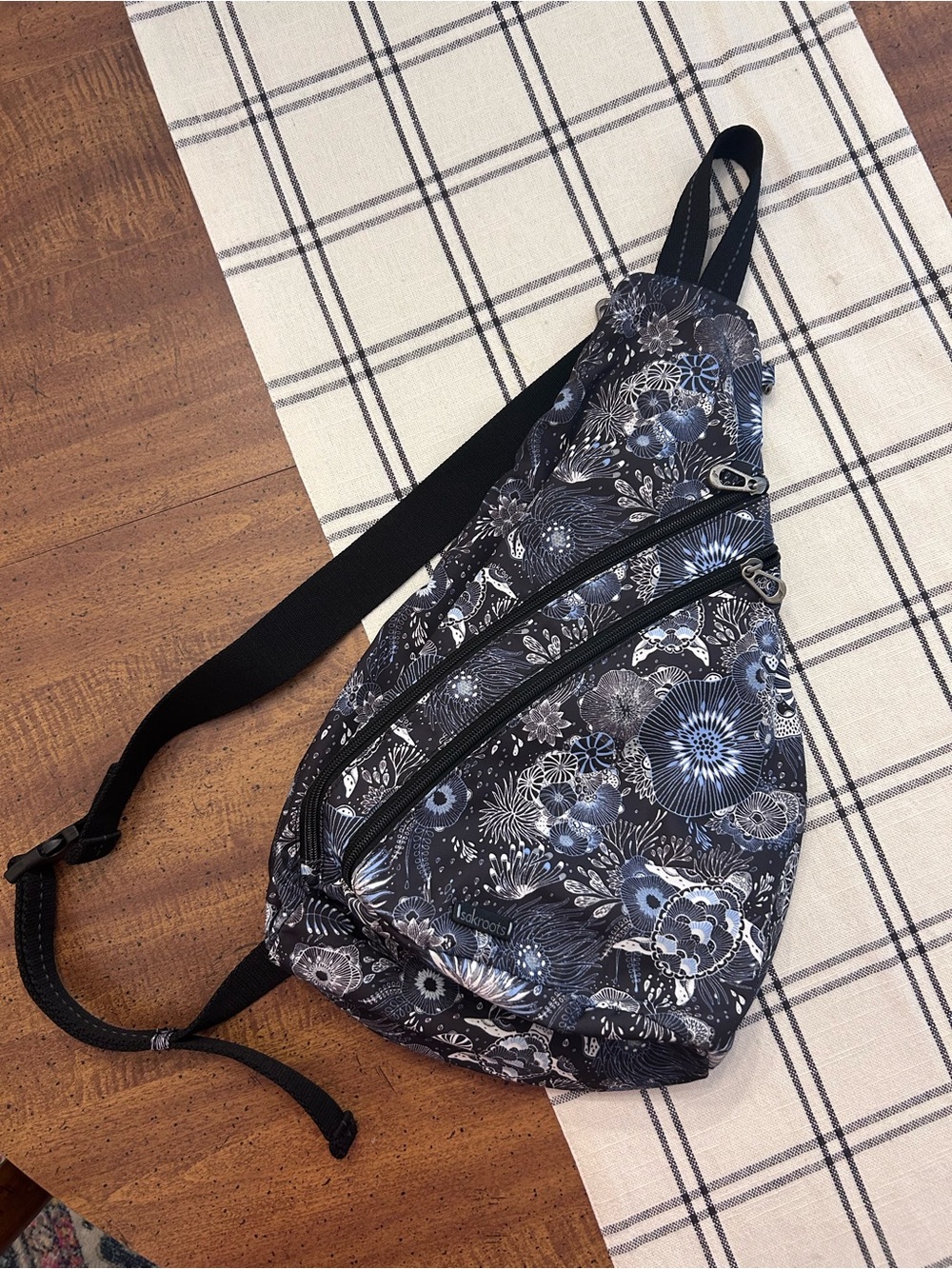 Sakroots On The Go Sling Bag Backpack Womens Midnight Seascape